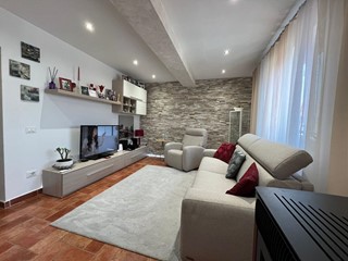 Quadrilocale in Vendita a Castelfranco di Sotto, 109'000€, 90 m²