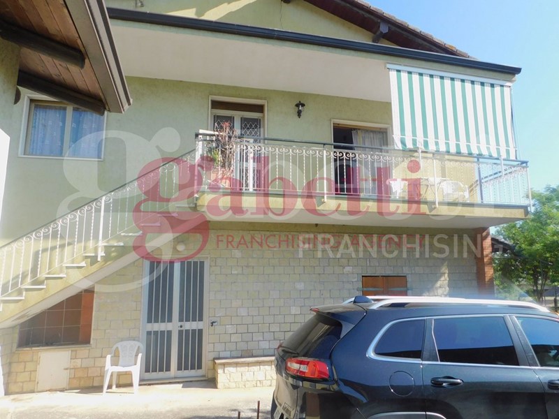 Casa Indipendente in Vendita a Sesto Campano, 45'000€, 273 m²