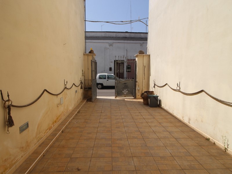 Casa Indipendente in Vendita a Manduria, 100'000€, 145 m²