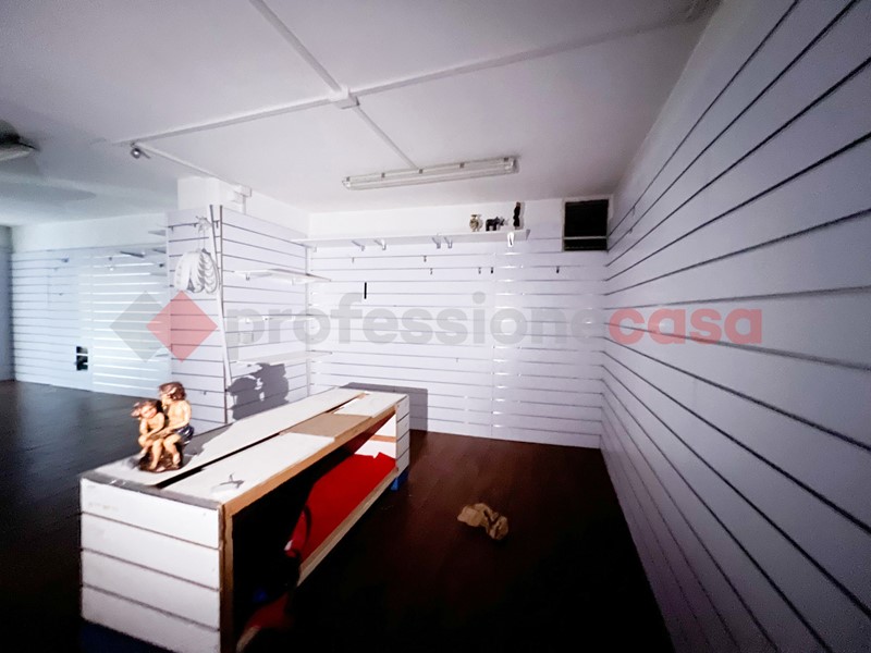 Negozio in Affitto a Fiuggi, 700€, 86 m², arredato