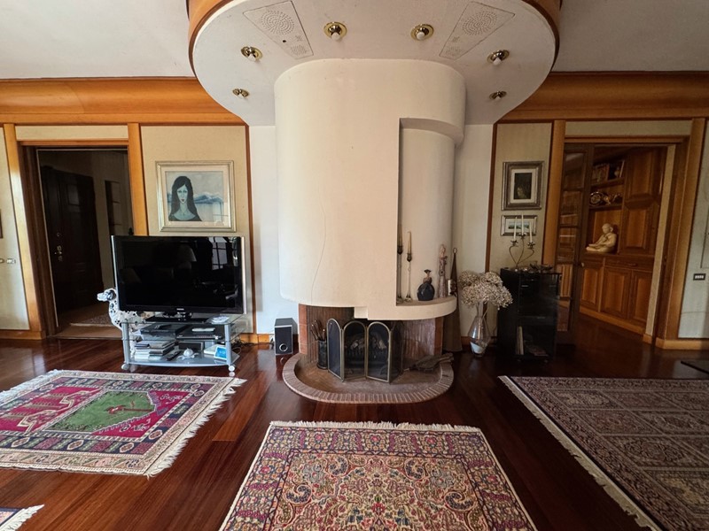 Villa in Vendita a Terni, 400'000€, 400 m², arredato