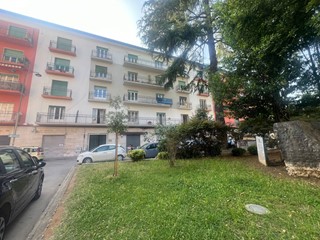 Ufficio in Affitto a Cassino, 1'000€, 140 m²