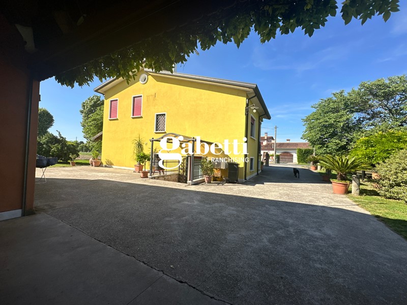 Casa Indipendente in Vendita a Arre, 350'000€, 217 m²