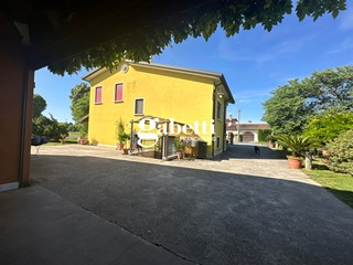 Casa Indipendente in Vendita a Arre, 350'000€, 217 m²