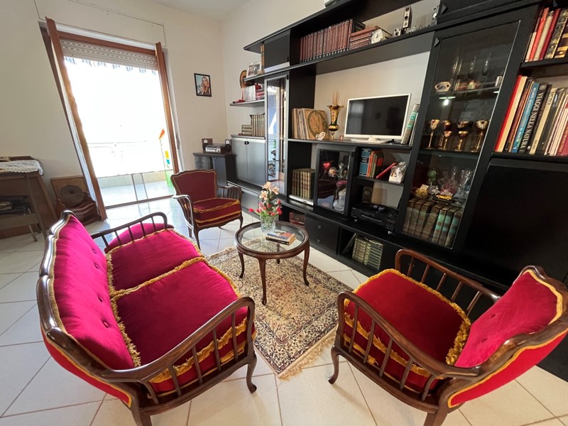 Appartamento in Vendita a Siracusa, zona Scala Greca-Pizzuta, 135'000&euro;, 165 m², con Box