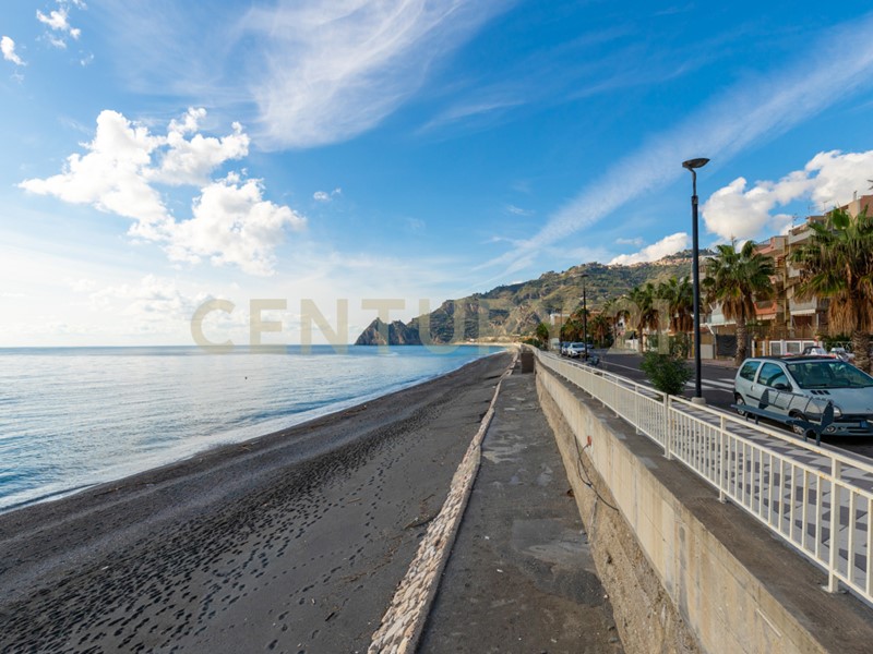 Bilocale in Vendita a Sant'Alessio Siculo, 105'000€, 50 m², arredato