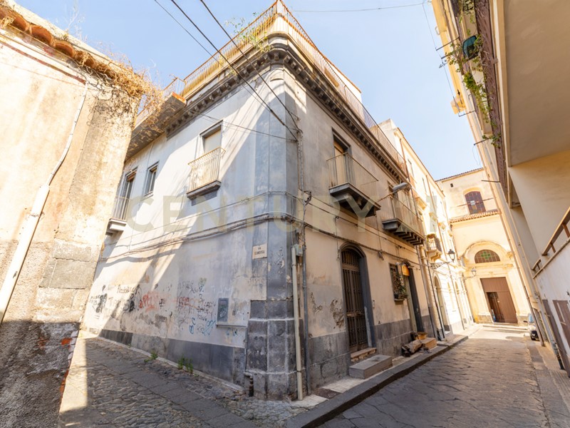 Casa Indipendente in Vendita a Giarre, 289'000€, 317 m², con Box