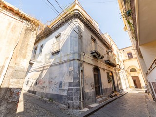 Casa Indipendente in Vendita a Giarre, 289'000€, 317 m², con Box