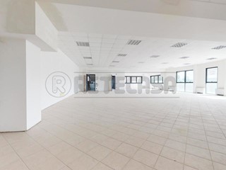 Ufficio in Affitto a San Giorgio in Bosco, 2'000&euro;, 332 m²