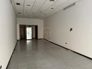 Immobile commerciale in Affitto a Acireale, 800€, 65 m²