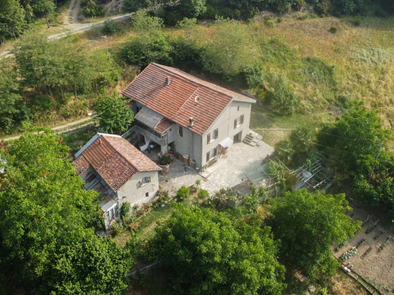 Casa Indipendente in Vendita a Ponzone, 230'000€, 400 m², con Box