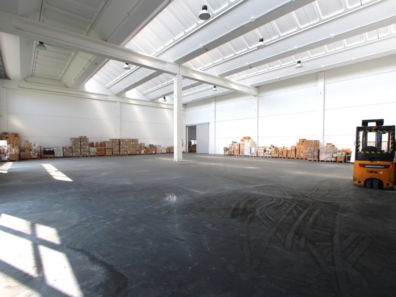 Immobile commerciale in Vendita a Valsamoggia, zona Via Lunga, 2'450'000€, 2450 m²