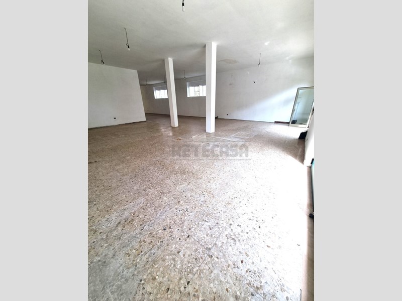 Immobile commerciale in Affitto a Pescara, 1'500€, 280 m²