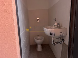 Capannone in Vendita a Sesto San Giovanni, 43'000€, 58 m²