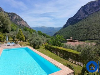 Villa in Vendita a Ferentillo, 500'000€, 284 m²
