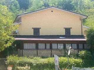 Attività commerciale in Vendita a Manoppello, 240'000€, 273 m²