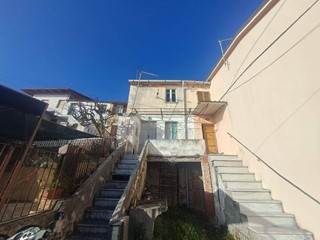 Casa Semi Indipendente in Vendita a Massa, zona Ortola, 55'000&euro;, 50 m²