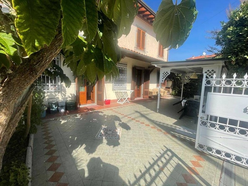 Casa Semi Indipendente in Vendita a Forte dei Marmi, 820'000€, 105 m²