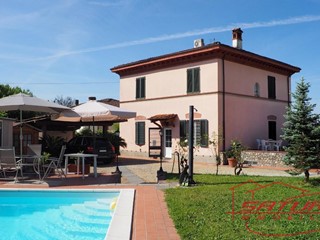 Villa in Vendita a Capannori, zona Marlia, 850'000€, 220 m²