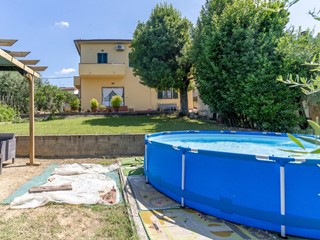 Villa bifamiliare in Vendita a Cerreto Guidi, 396'000€, 145 m², con Box
