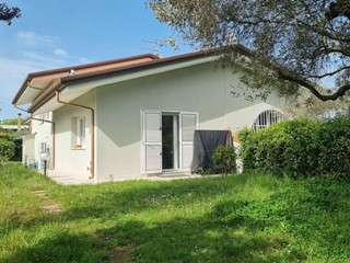 Villa bifamiliare in Vendita a Massa, zona Poveromo, 349'000&euro;, 140 m²