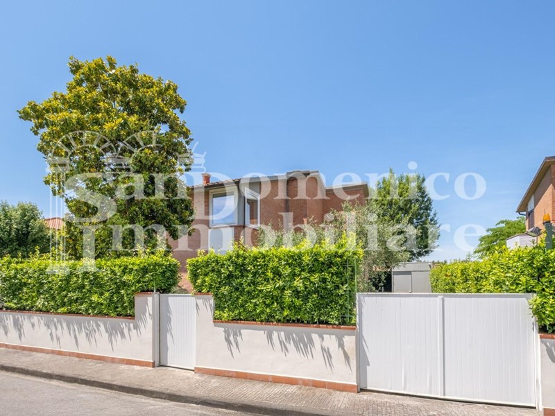 Villa bifamiliare in Vendita a Cascina, zona San Lorenzo Alle Corti, 550'000€, 200 m²