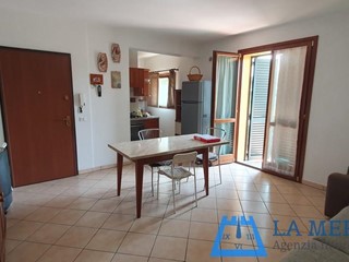 Appartamento in Vendita a Larciano, 140'000€, 79 m², con Box