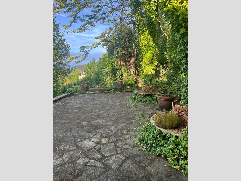 Villa in Vendita a Lucca, zona San Lorenzo a Vaccoli, 780'000&euro;, 224 m²