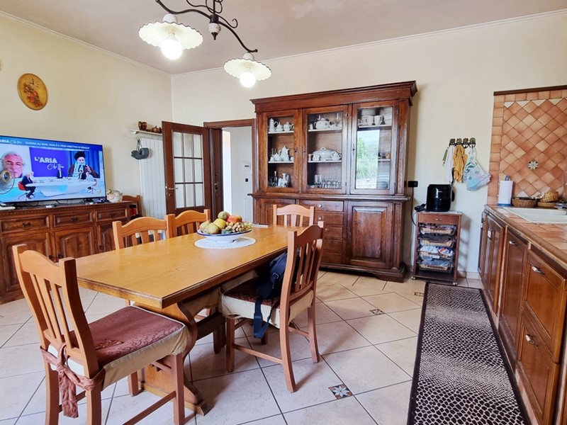 Villa in Vendita a Caserta, 305'000€, 270 m²