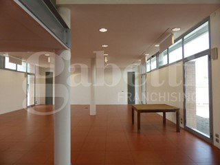 Ufficio in Affitto a Villorba, 1'400€, 200 m²