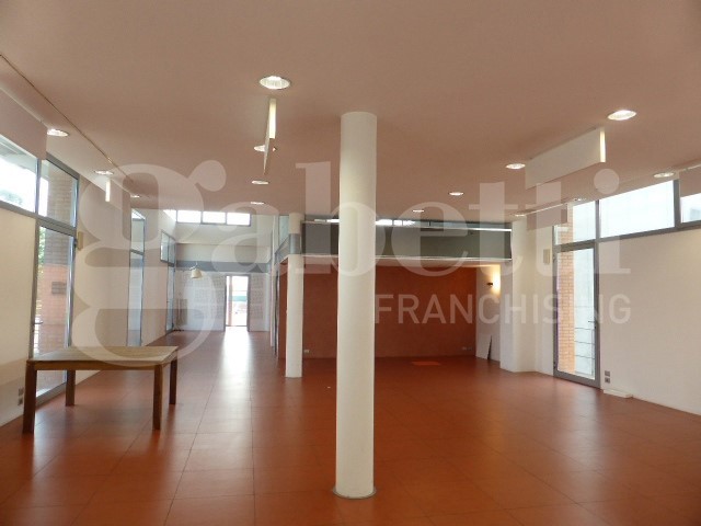 Ufficio in Affitto a Villorba, 1'400€, 200 m²