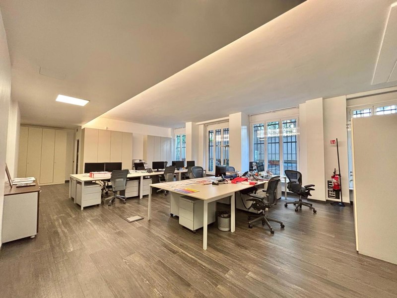 Ufficio in Affitto a Milano, 7'100€, 300 m², arredato