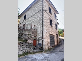Casa Indipendente in Vendita a Costacciaro, 68'000€, 100 m², arredato