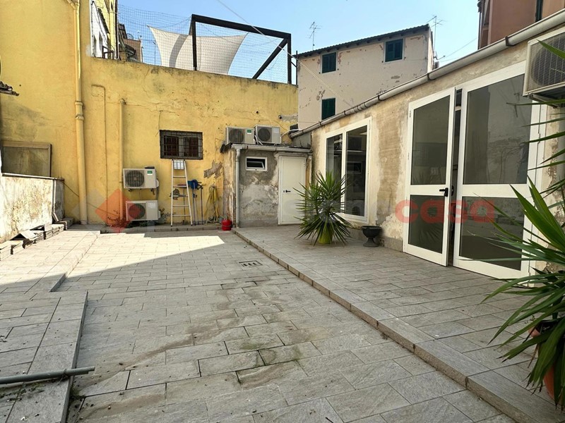 Negozio in Vendita a Livorno, 135'000&euro;, 190 m²