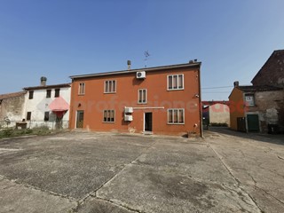 Casa Indipendente in Vendita a Cerea, 181'000€, 280 m², arredato