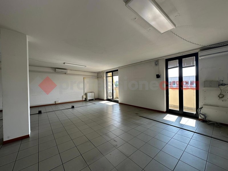 Ufficio in Affitto a Arezzo, 1'000€, 127 m²