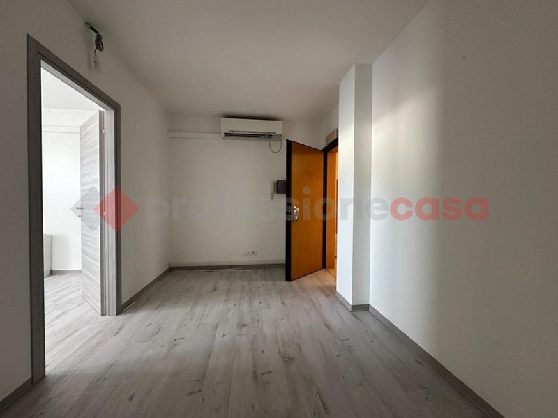 Ufficio in Affitto a Arezzo, 800€, 76 m²
