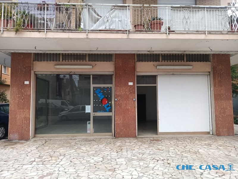 Negozio in Vendita a Rimini, 135'000€, 72 m²