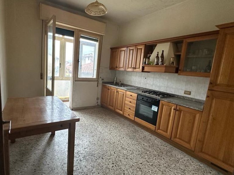 Appartamento in Vendita a Pisa, 245'000€, 106 m², con Box