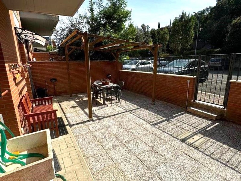 Trilocale in Vendita a Siena, 285'000&euro;, 70 m², con Box