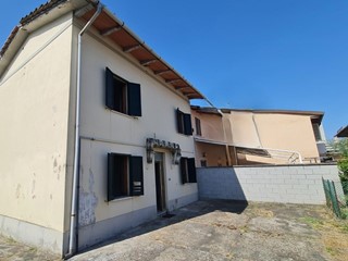 Casa Indipendente in Vendita a San Miniato, zona San Miniato Basso, 135'000€, 90 m², con Box