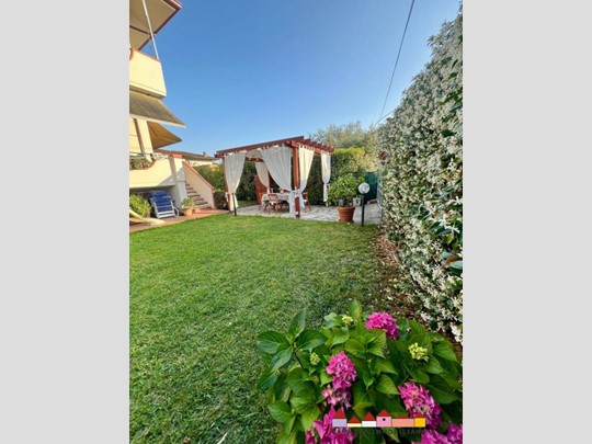 Casa Semi Indipendente in Vendita a Carrara, 185'000€, 75 m²