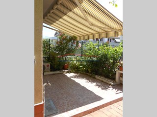 Villetta a schiera in Vendita a Massa, zona Marina di Massa, 288'000&euro;, 117 m², arredato