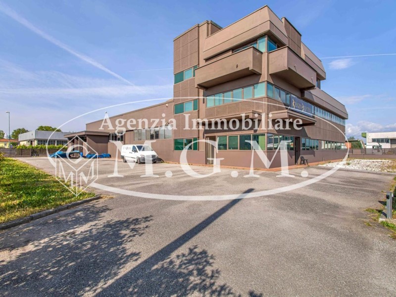 Capannone in Affitto a Fucecchio, 5'500&euro;, 1350 m²
