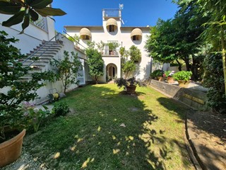 Villa in Vendita a San Giuliano Terme, zona Asciano, 595'000€, 270 m²