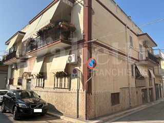 Appartamento in Vendita a Canosa di Puglia, 115'000€, 135 m²