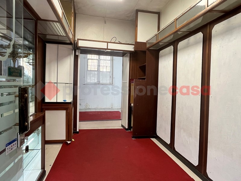 Negozio in Affitto a Pinerolo, 400€, 35 m²