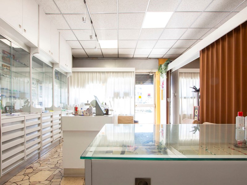 Negozio in Vendita a Cusano Milanino, 148'000€, 100 m²