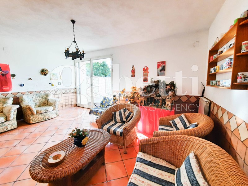 Villa in Vendita a Giugliano in Campania, 380'000€, 385 m²