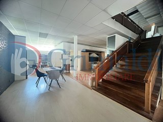 Capannone in Vendita a Corciano, 220'000€, 2000 m²